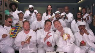 Backstreet Boys causan sensación al tocar con instrumentos de juguete [FOTOS Y VIDEO]