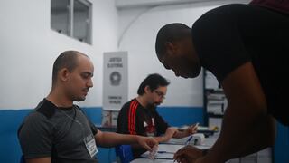 Abren los colegios electorales para la segunda vuelta en Brasil