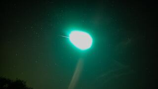 Estados Unidos | Canadá: Brillante bola de fuego verde es captada surcando el cielo nocturno [VIDEO]