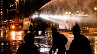 Un muerto en un intento de saqueo en el aniversario de las protestas en Chile