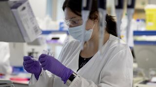 Coronavirus: Oxford ya produce vacunas para venderlas en diciembre 