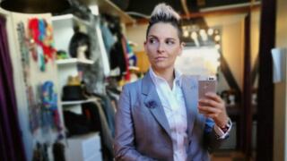 Periodista lesbiana es la imagen de una colección de ropa que algunos intolerantes no soportarán