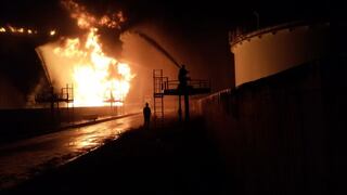 Libia: Lanzamiento de misil en depósito de combustible produjo gran incendio
