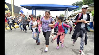 México abre frontera a mujeres y niños de caravana migrante hondureña en Guatemala