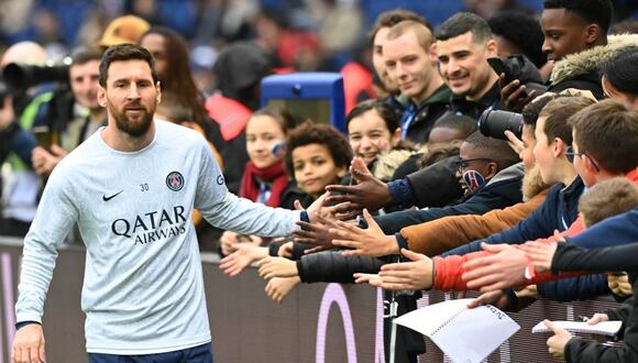 Lionel Messi saludando a hinchas (Foto referencial: AFP).