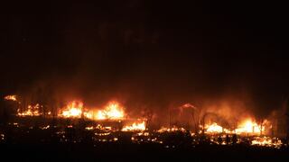Más de 500 casas potencialmente arrasadas por incendio forestal en EEUU