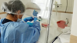 Minsa afirma que Perú cuenta con 42 laboratorios para procesar pruebas moleculares que detectan el COVID-19