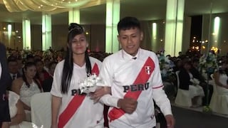 Perú vs. Colombia: Pareja de novios se casó usando la blanquiroja en Ventanilla [VIDEO]