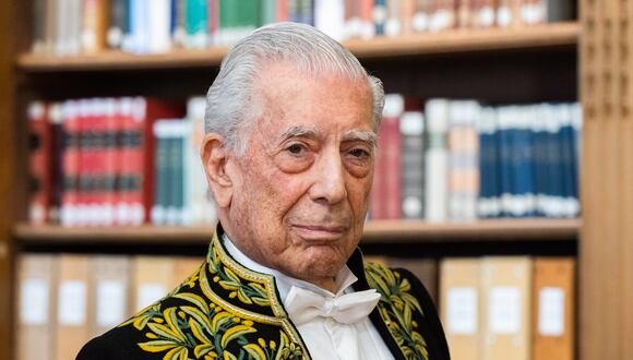 Sobre la obra de Mario Vargas Llosa. (EFE/EPA/TERESA SUAREZ).
