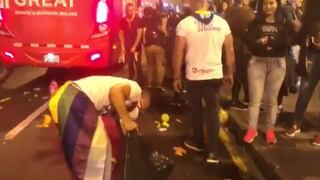 Miembros de la comunidad LGTBIQ recolectan basura de las calles durante marcha [VIDEO]