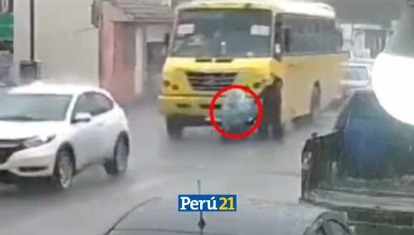 Bus atropella a dos menores y uno muere. (Foto: Twitter)