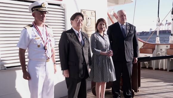 Relaciones diplomáticas entre Perú y Japón abordo del B.A.P. Unión.