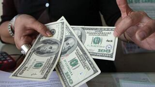 Dólar inicia la semana a la baja