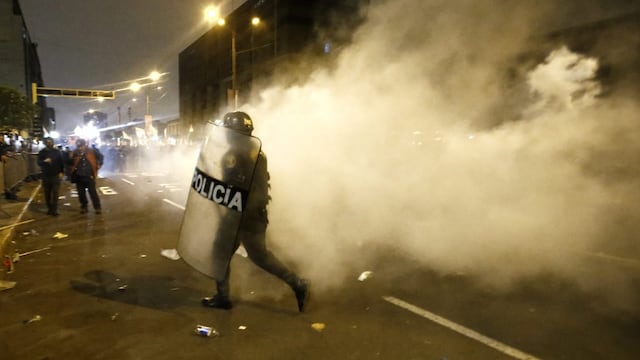 Se registran enfrentamientos entre manifestantes y la Policía en los exteriores del Congreso