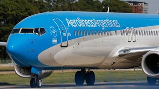 Aerolíneas Argentinas suspende a 8.000 trabajadores por crisis del COVID-19