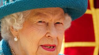 La excéntrica anécdota de una actriz británica que acabó opacando el canto de la reina Isabel II