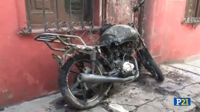 Breña: Joven denuncia que vecinas quemaron su moto por estacionarla en una vereda