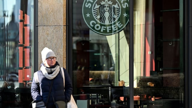 Daño colateral de la invasión a Ucrania: Cadena de cafetería Starbucks se va de Rusia