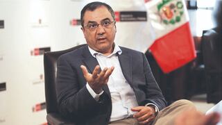 Exministro de Economía Carlos Oliva es designado presidente del Consejo Fiscal