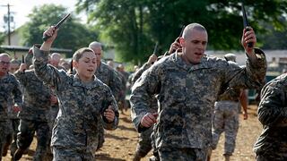 EEUU: Dos mujeres se graduaron como Rangers por primera vez en programa élite del Ejército