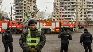 Guerra en Ucrania: Al menos 30 muertos por ataque ruso a edificio civil