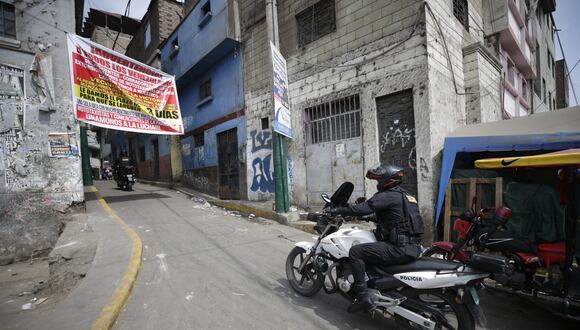 PREOCUPANTE. Letreros comenzaron a aparecer luego de amenaza lanzada en video por Los Gallegos. (FOTO: GEC)