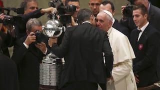 Papa Francisco recibió a San Lorenzo y levantó la copa Libertadores