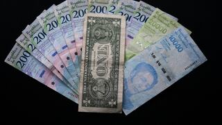 ¿Dólares o bolívares? El caos que significa hacer pagos en Venezuela