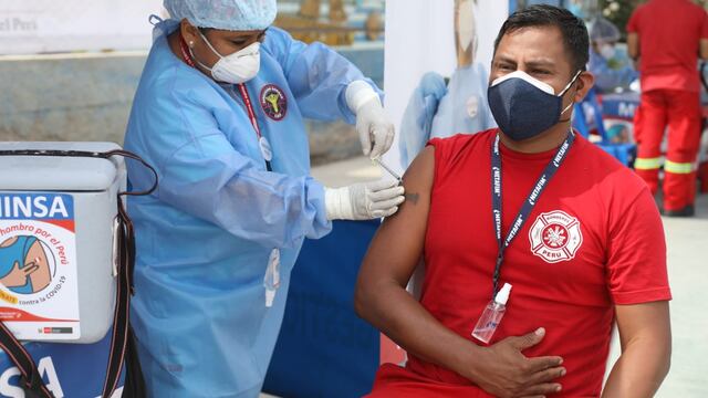 Inició la vacunación contra el COVID-19 a más de 1.300 bomberos de Lima Sur  | FOTOS