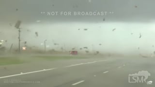 EE.UU.: impactante video de camioneta siendo derribada por tornado en Texas, logra reponerse y huye