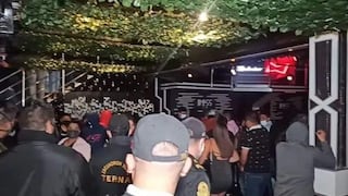 Autoridades encuentran a casi 200 personas en fiesta COVID en discoteca | FOTOS