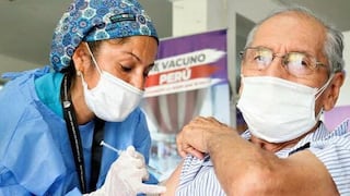 Mayores de 60 años y personas con alguna comorbilidad requieren dos refuerzos de la vacuna bivalente