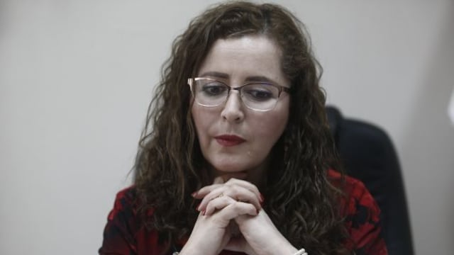 Rosa Bartra no renunciará, afirma Karina Beteta
