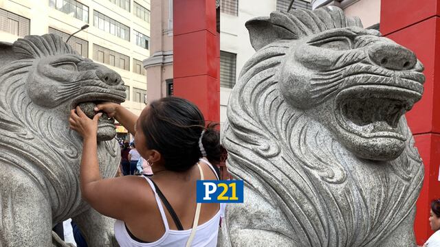 Centro de Lima: Desconocidos sacan esferas de piedra que estaban dentro de los Leones Fu de la Calle Capón