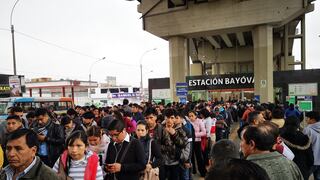 Metro de Lima: Revendedores de pasajes siguen operando en los exteriores de las estaciones