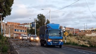 Transportistas bolivianos varados se sienten “rehenes” en frontera con Perú