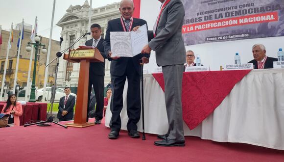Hernando Guerra García respondió a la CIDH después de condecorar a 350 policías en retiro de la exGuardia Civil que lucharon contra el terrorismo.
