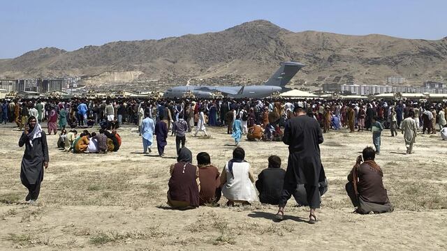 Unas 10.000 personas tratan de abandonar Kabul, según ONG italiana Emergency 