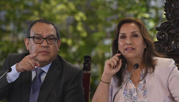 El premier Alberto Otárola y la presidenta Dina Boluarte son investigados por las muertes en protestas. (AFP)