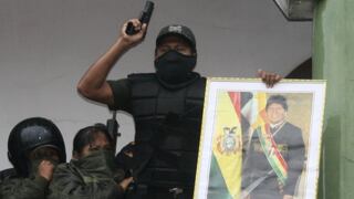 Bolivia: Diálogo entre policías amotinados y gobierno se estanca