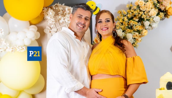 Marina Mora y Alejandro Valenzuela en el baby shower de su hija. (Foto: Difusión)