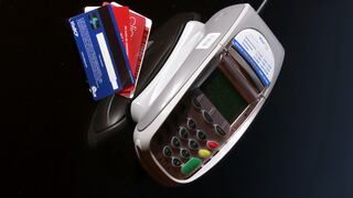 Locales que cobren 5% de recargo por pagar con tarjetas de créditos serán multadas hasta con S/ 1.9 millones