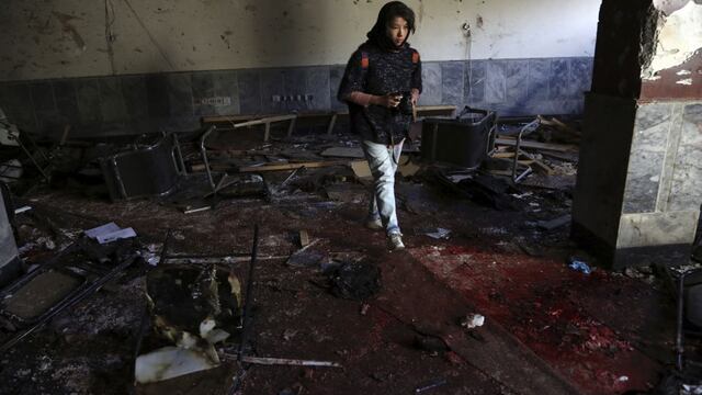 Al menos 40 muertos y 30 heridos dejó atentado suicida del Estado Islámico en Kabul [FOTOS]