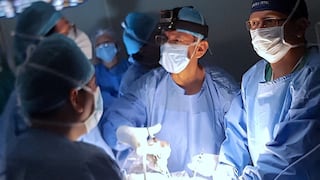 Realizan primera cirugía fetal de espina bífida sin corte a un bebé