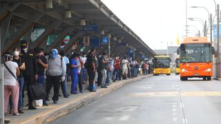 Se registran largas colas en la estación Naranjal del Metropolitano durante Estado de Emergencia [FOTOS]