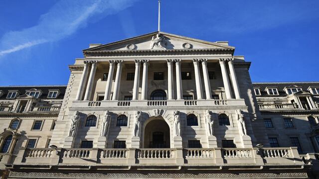 El Banco de Inglaterra aplica la mayor subida de tasas desde 1995 pese a prever una larga recesión