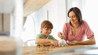 ¿Cómo les enseño a mis hijos a ahorrar?