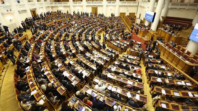 [OPINIÓN] Milagros Campos: “Parlamentos democráticos”