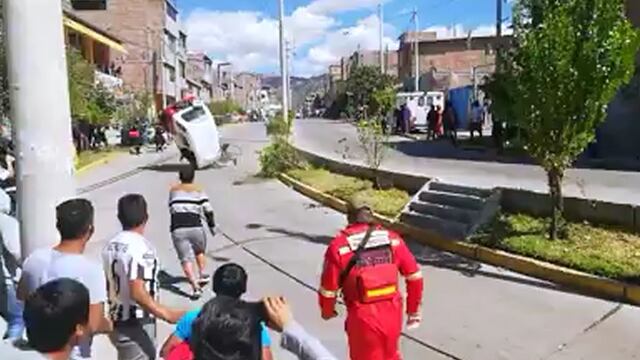 Ayacucho: aparatoso accidente durante carrera de mototaxis dejó dos personas heridas