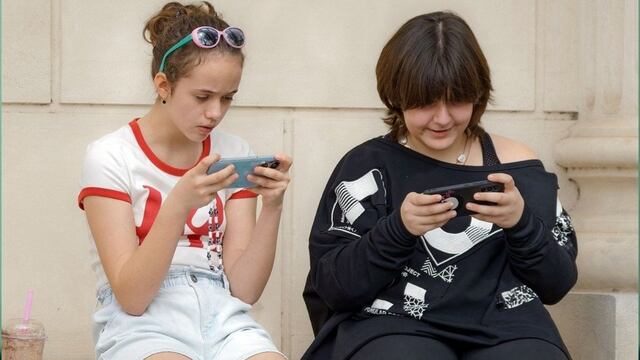 Diez adolescentes dejaron sus celulares por 5 días: Este fue el resultado